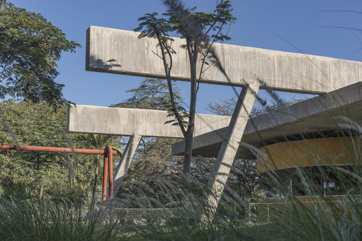 Student Center Santa Marta / El Equipo Mazzanti Student Center Santa Marta / El Equipo Mazzanti - Image 19 of 38