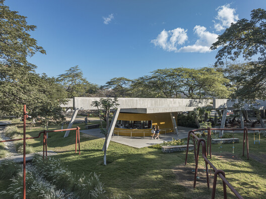 Student Center Santa Marta / El Equipo Mazzanti Student Center Santa Marta / El Equipo Mazzanti - Image 28 of 38