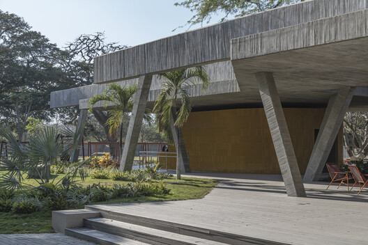 Student Center Santa Marta / El Equipo Mazzanti Student Center Santa Marta / El Equipo Mazzanti - Image 4 of 38
