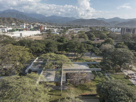 Student Center Santa Marta / El Equipo Mazzanti Student Center Santa Marta / El Equipo Mazzanti - Image 3 of 38