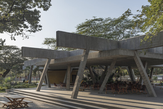 Student Center Santa Marta / El Equipo Mazzanti Student Center Santa Marta / El Equipo Mazzanti - Image 6 of 38