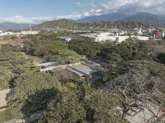 Student Center Santa Marta / El Equipo Mazzanti Student Center Santa Marta / El Equipo Mazzanti - Image 27 of 38