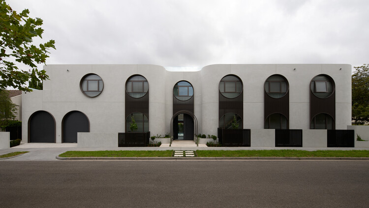 Thomas Residence / Embrace Architects