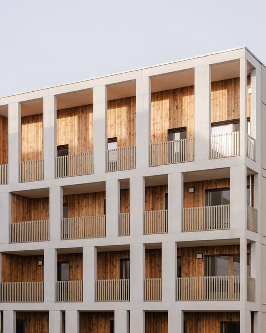 Racine Carrée Social Housing / rue royale architectes Racine Carrée Social Housing / rue royale architectes - Exterior Photography, Balcony