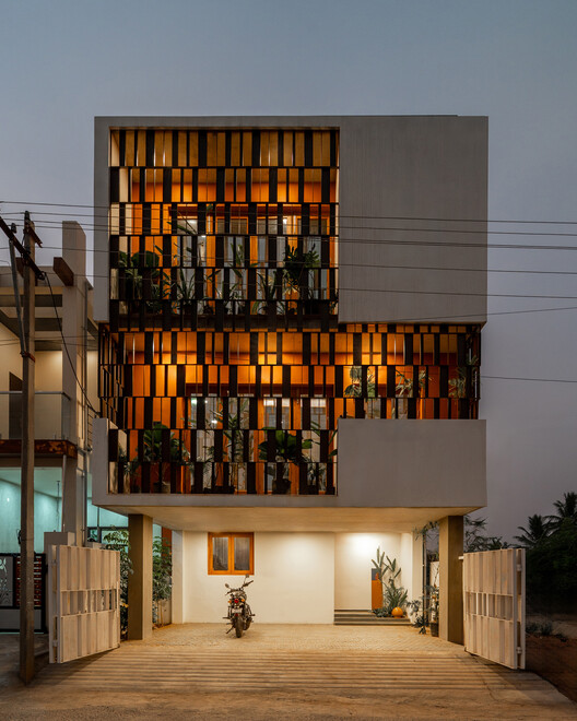 Splitscape Residence / SpaceDNA Splitscape Residence / SpaceDNA - Exterior Photography, Balcony