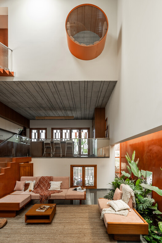 Splitscape Residence / SpaceDNA Splitscape Residence / SpaceDNA - Interior Photography, Living Room, Wood, Chair