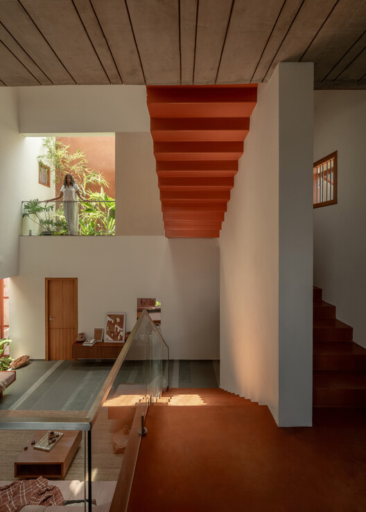 Splitscape Residence / SpaceDNA Splitscape Residence / SpaceDNA - Interior Photography, Stairs, Wood, Handrail