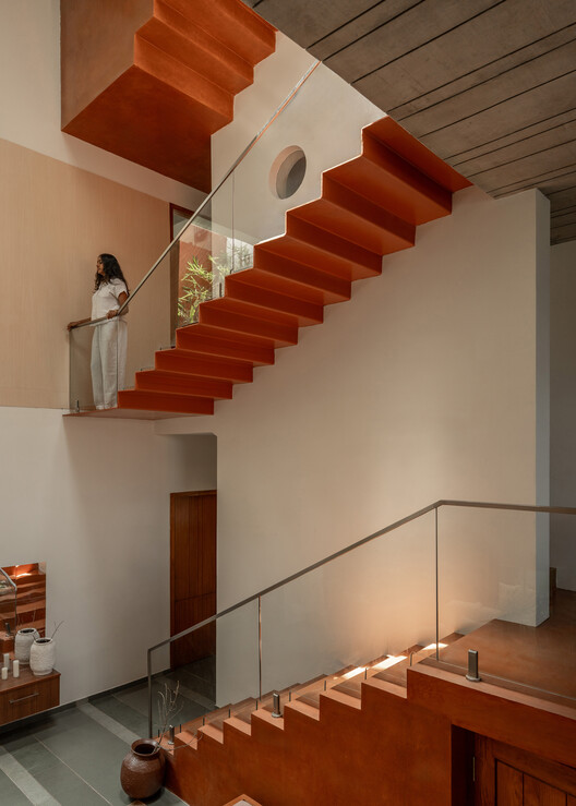 Splitscape Residence / SpaceDNA Splitscape Residence / SpaceDNA - Interior Photography, Stairs, Wood, Handrail