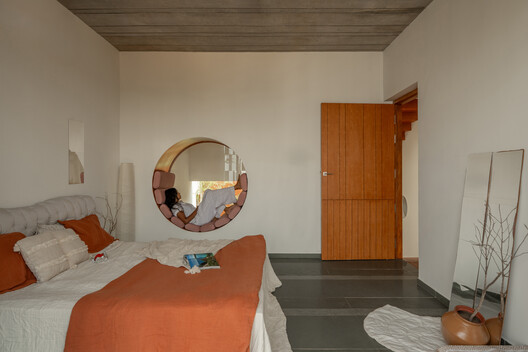 Splitscape Residence / SpaceDNA Splitscape Residence / SpaceDNA - Interior Photography, Bedroom, Wood, Bed, Lighting