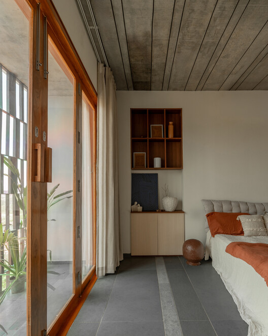 Splitscape Residence / SpaceDNA Splitscape Residence / SpaceDNA - Interior Photography, Bedroom, Wood, Lighting