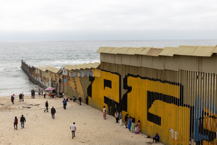 Onde fica a fronteira? Como a arquitetura controla e reimagina a mobilidade - Imagem 11 de 12