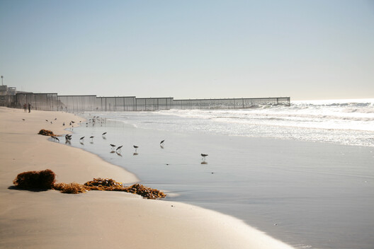 Where Is the Border? How Architecture Controls and Reimagines Mobility - Image 10 of 12