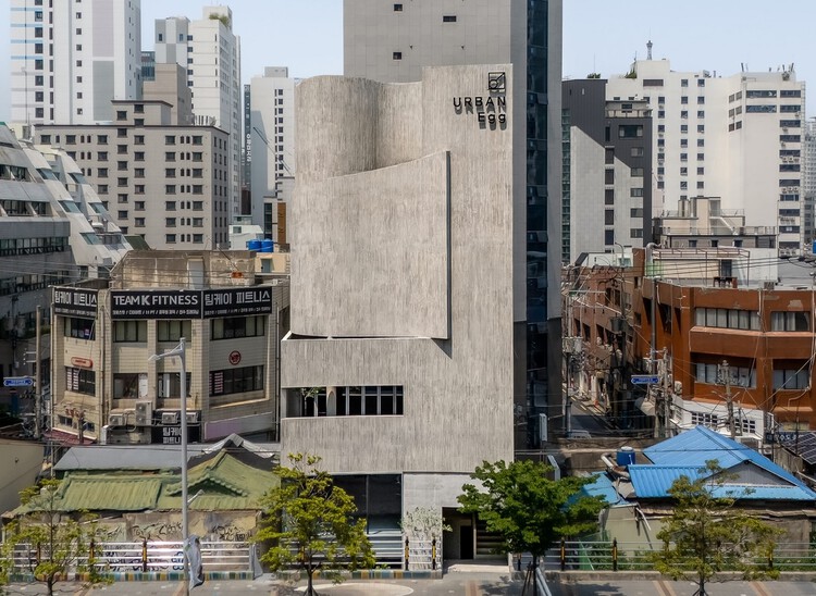 Edificio de uso mixto Urban Egg / U.GA Architects - Imagen 1 de 27