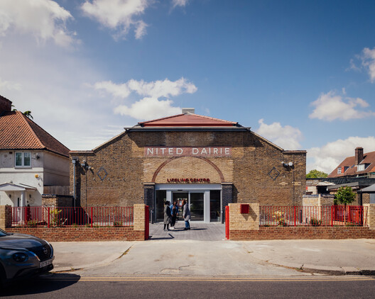 LifeLine Community Centre / Assemble LifeLine Community Centre / Assemble - Exterior Photography, Brick, Concrete