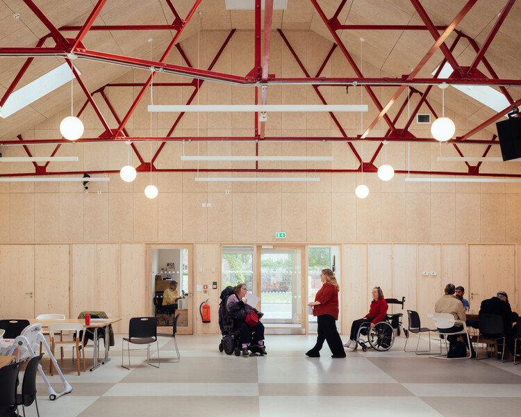 LifeLine Community Centre / Assemble