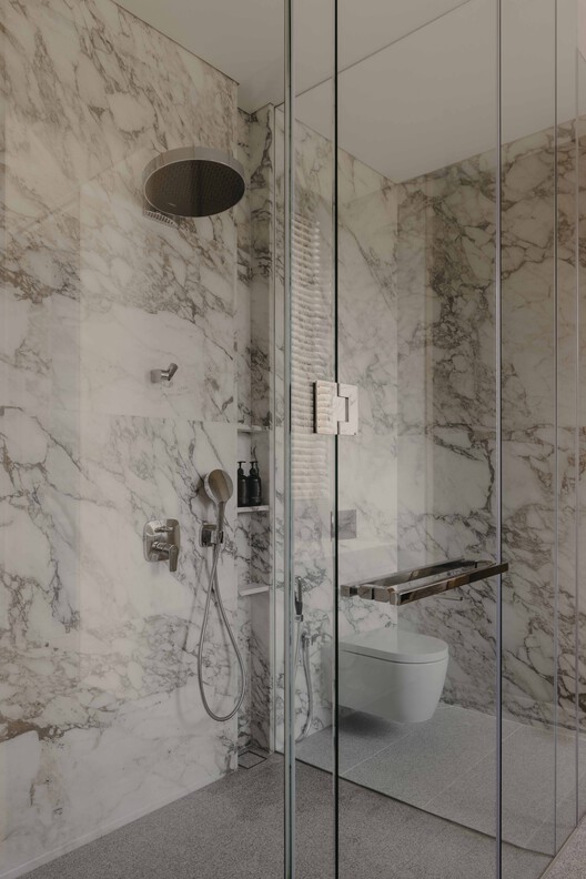 Glade House / Ming Architects Glade House / Ming Architects - Interior Photography, Bathroom, Door, Shower, Glass, Toilet