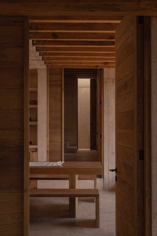 Casa Diez Pies / Studio Font Casa Diez Pies / Studio Font - Image 15 of 33