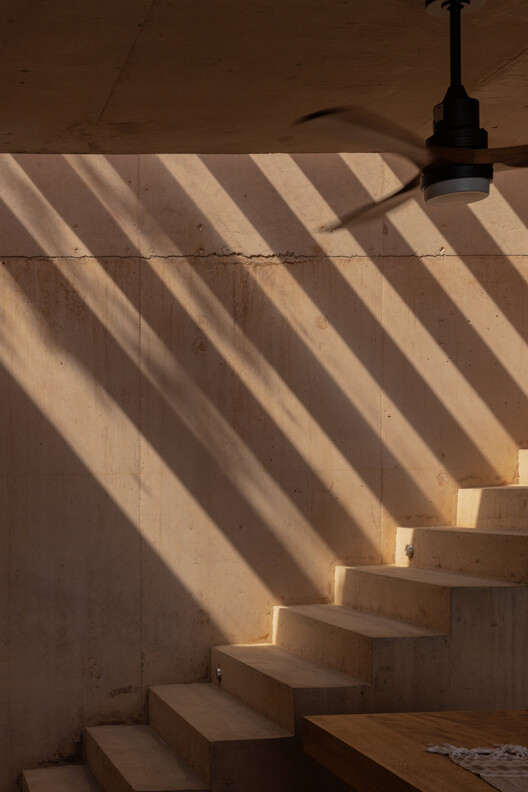 Casa Diez Pies / Studio Font Casa Diez Pies / Studio Font - Interior Photography, Wood, Stairs, Handrail