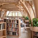 Bisagra Knowledge Forest Library/Studio: fotografía de interiores, armarios, estanterías, madera