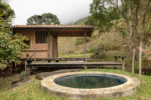 Ponta Fina House - Aiuruoca / Gil Mello Arquitetura - Image 2 of 32