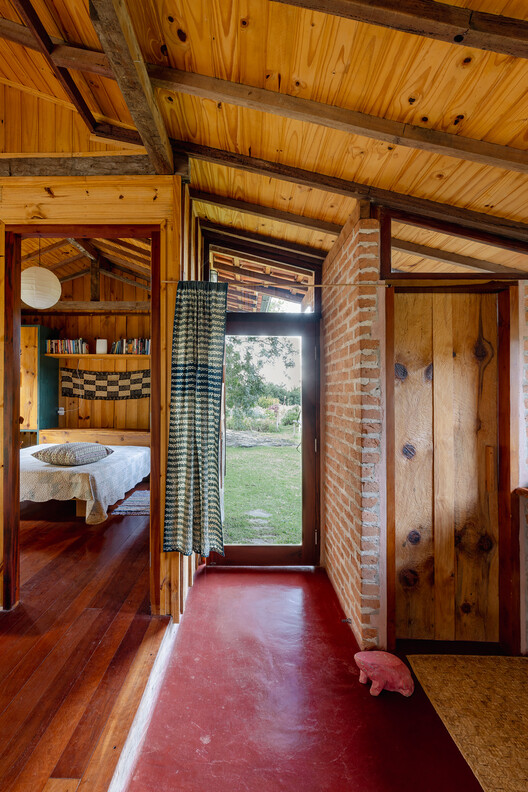 Ponta Fina House - Aiuruoca / Gil Mello Arquitetura - Interior Photography, Bedroom, Wood, Beam