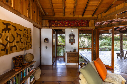 Ponta Fina House - Aiuruoca / Gil Mello Arquitetura - Interior Photography, Wood, Lighting, Beam, Chair