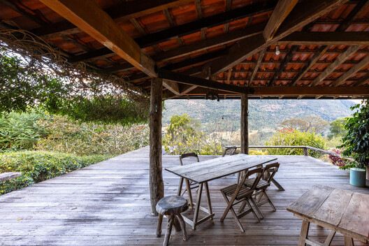Ponta Fina House - Aiuruoca / Gil Mello Arquitetura - Interior Photography, Dining room, Wood, Deck, Beam