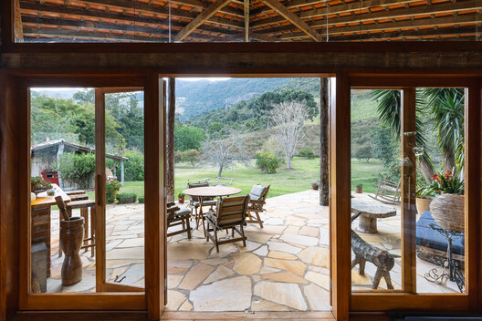 Ponta Fina House - Aiuruoca / Gil Mello Arquitetura - Interior Photography, Dining room, Wood, Door, Chair, Glass