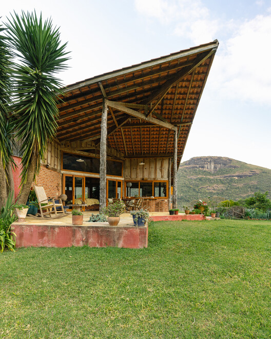 Ponta Fina House - Aiuruoca / Gil Mello Arquitetura - Image 13 of 32