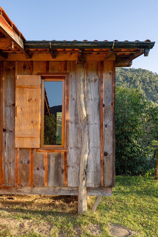 Ponta Fina House - Aiuruoca / Gil Mello Arquitetura - Exterior Photography, Wood, Door