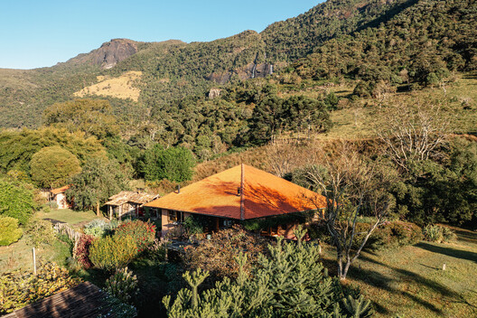 Ponta Fina House - Aiuruoca / Gil Mello Arquitetura - Image 3 of 32