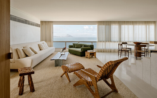 Leblon Apartment / Pascali Semerdjian Arquitetos Leblon Apartment / Pascali Semerdjian Arquitetos - Interior Photography, Living Room, Wood, Sofa, Table, Chair