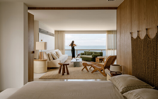 Leblon Apartment / Pascali Semerdjian Arquitetos Leblon Apartment / Pascali Semerdjian Arquitetos - Interior Photography, Living Room, Wood, Bed, Bedroom, Chair