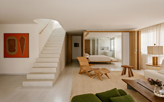 Leblon Apartment / Pascali Semerdjian Arquitetos Leblon Apartment / Pascali Semerdjian Arquitetos - Interior Photography, Living Room, Wood, Chair