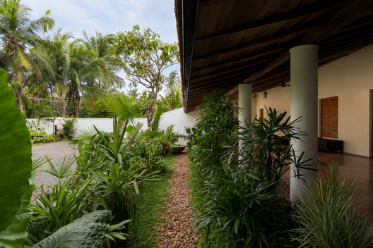 Ochre Residence / Thought Parallels Ochre Residence / Thought Parallels - Exterior Photography, Garden
