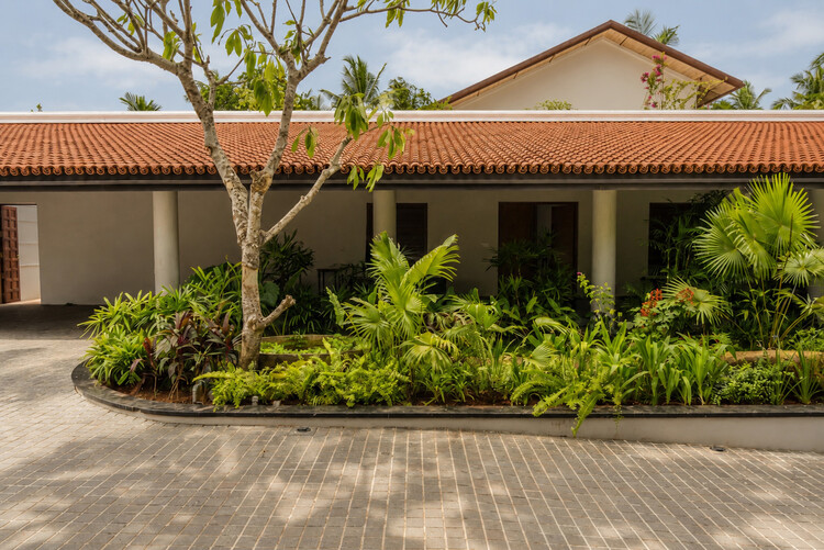 Ochre Residence / Thought Parallels - More Images