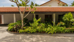 Ochre Residence / Thought Parallels