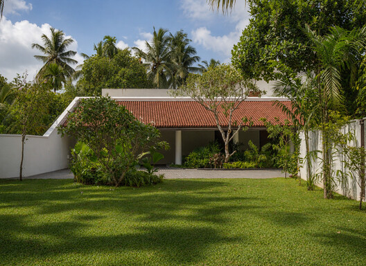 Ochre Residence / Thought Parallels Ochre Residence / Thought Parallels - Exterior Photography, Garden, Courtyard