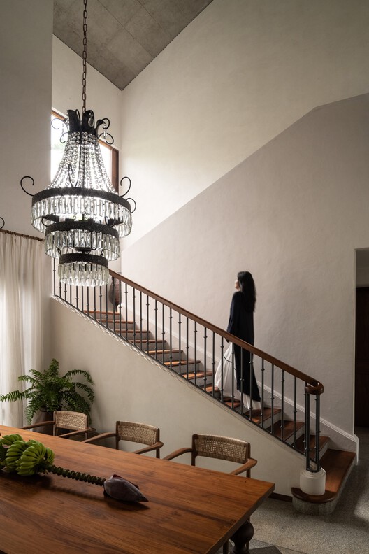 Ochre Residence / Thought Parallels Ochre Residence / Thought Parallels - Interior Photography, Lighting, Handrail