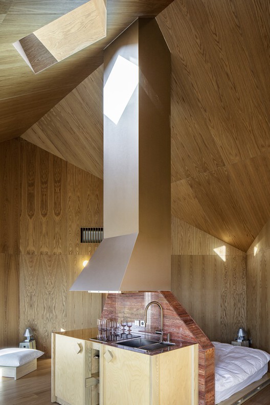 What Is Metamodern Architecture? Between Postmodern Irony and a New Sincerity What Is Metamodern Architecture? Between Postmodern Irony and a New Sincerity - Image 4 of 18