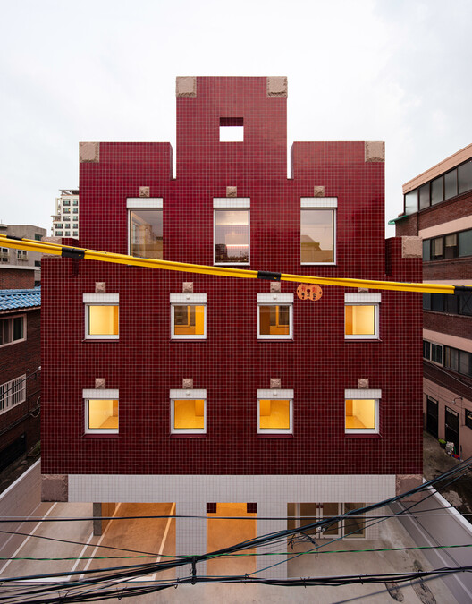 What Is Metamodern Architecture? Between Postmodern Irony and a New Sincerity What Is Metamodern Architecture? Between Postmodern Irony and a New Sincerity - Image 2 of 18