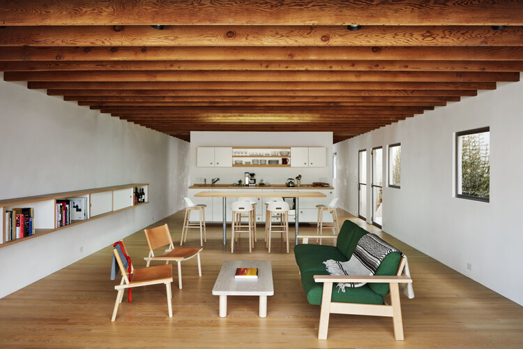 Emeco House / david saik studio - More Images