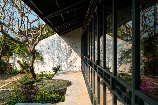 Inside Hostels: How Shared Spaces Reshape the Rhythm of Nomads' Lives - Image 7 of 28