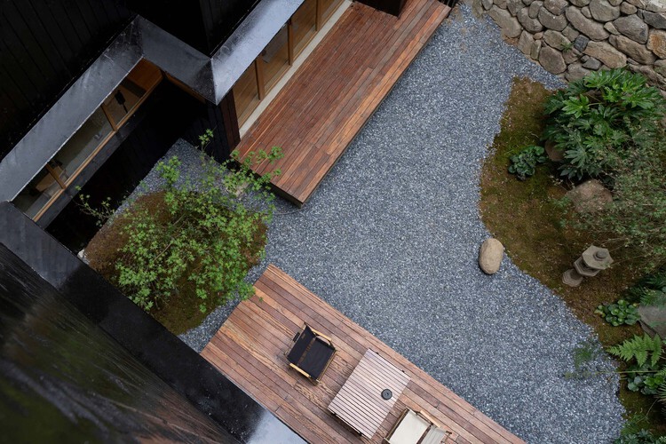 Inside Hostels: How Shared Spaces Reshape the Rhythm of Nomads' Lives - Image 8 of 28