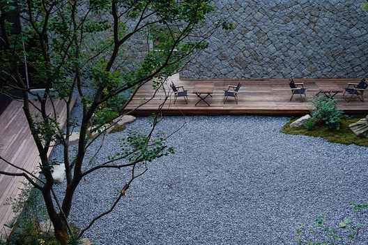 Inside Hostels: How Shared Spaces Reshape the Rhythm of Nomads' Lives - Image 10 of 28