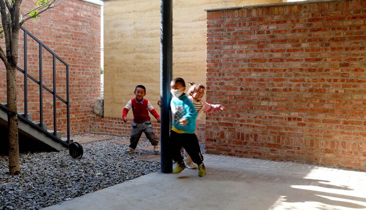 Inside Hostels: How Shared Spaces Reshape the Rhythm of Nomads' Lives - Image 21 of 28