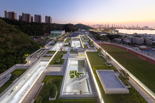 The Nanshan Affiliated School of Beijing Normal University / Z&Z STUDIO - Exterior Photography