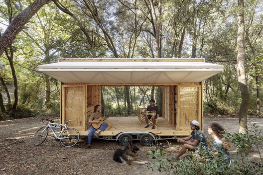 archdaily.com - Valentina Díaz - When Mobility Becomes the Ground: Architecture, Adaptation, and the Search for Continuity