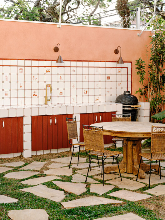 Cinco House / Memola Estúdio Cinco House / Memola Estúdio - Interior Photography, Brick, Chair, Courtyard