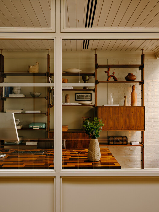Cinco House / Memola Estúdio Cinco House / Memola Estúdio - Interior Photography, Kitchen, Wood, Shelving, Lighting